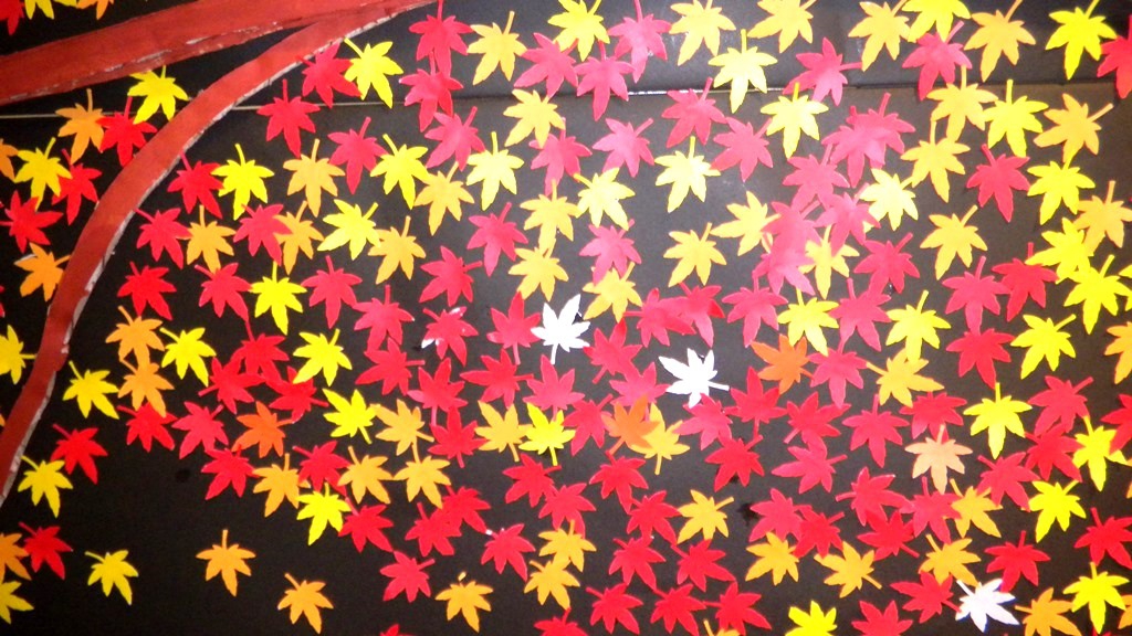 11月の壁画 紅葉 オアシススタッフブログ